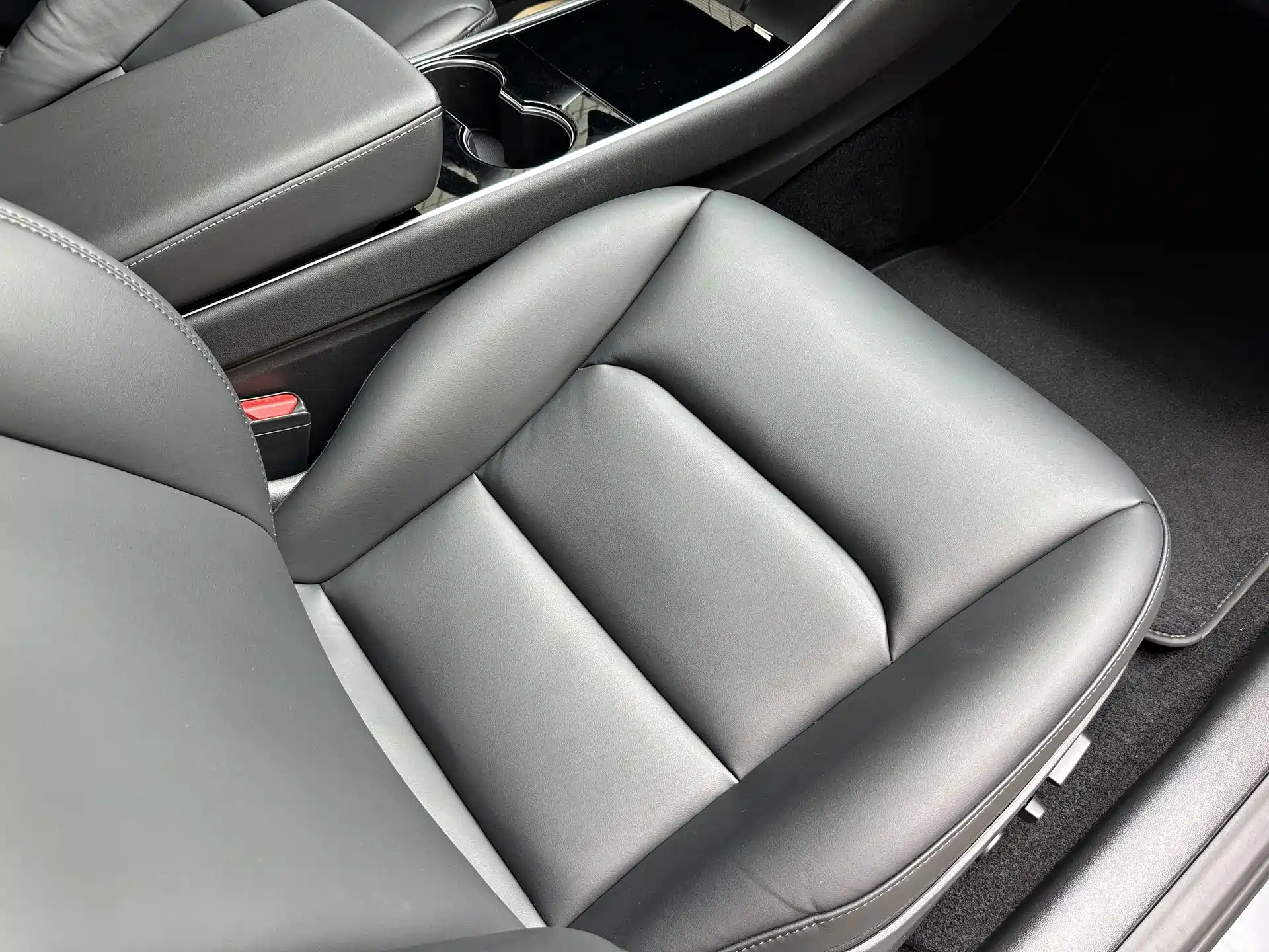 Фото 13 - Tesla Model 3
