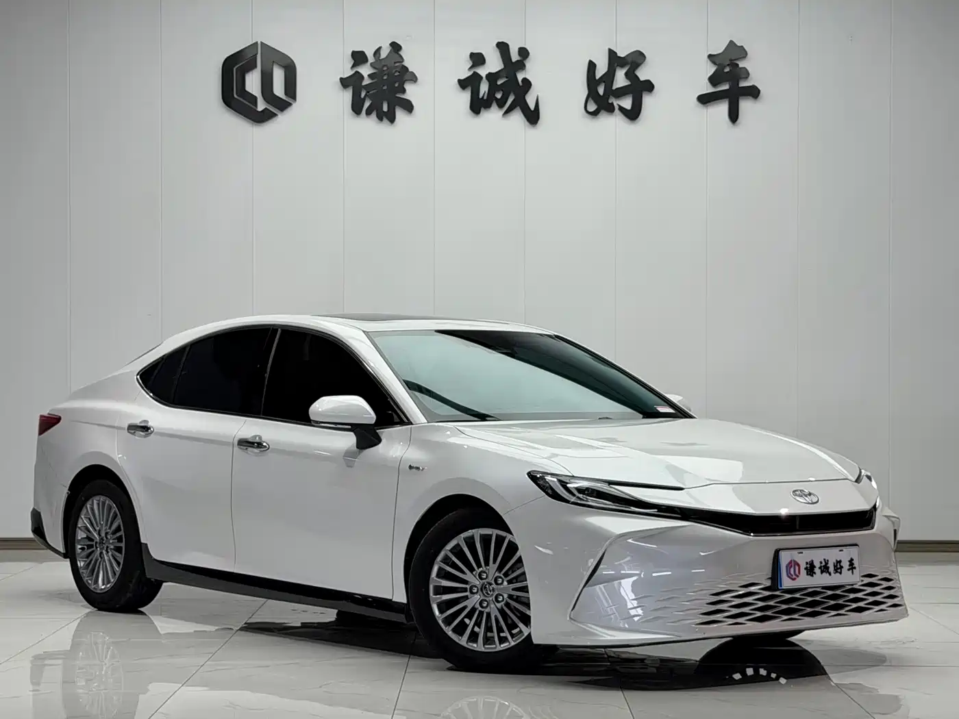Toyota Camry 2025 2024 Hybrid 2.0HGVP Luxury Edition