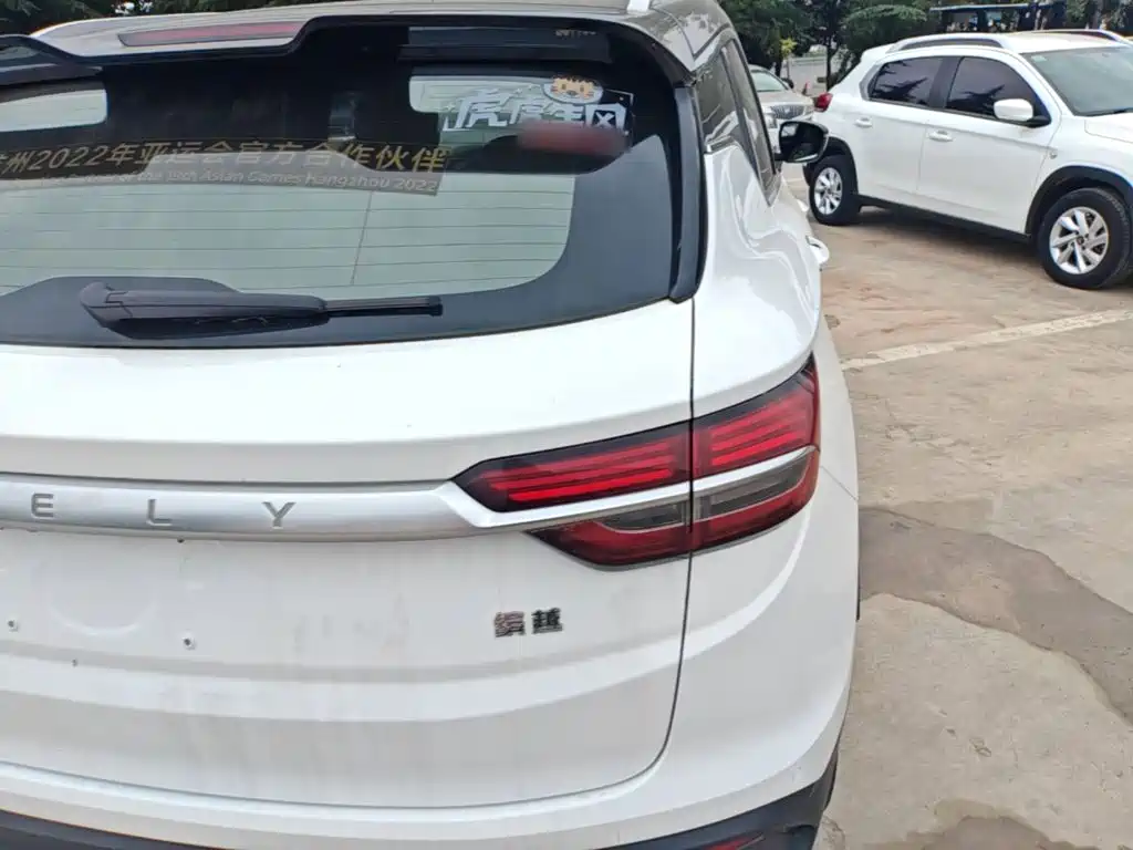 Фото 8 - Geely Coolray