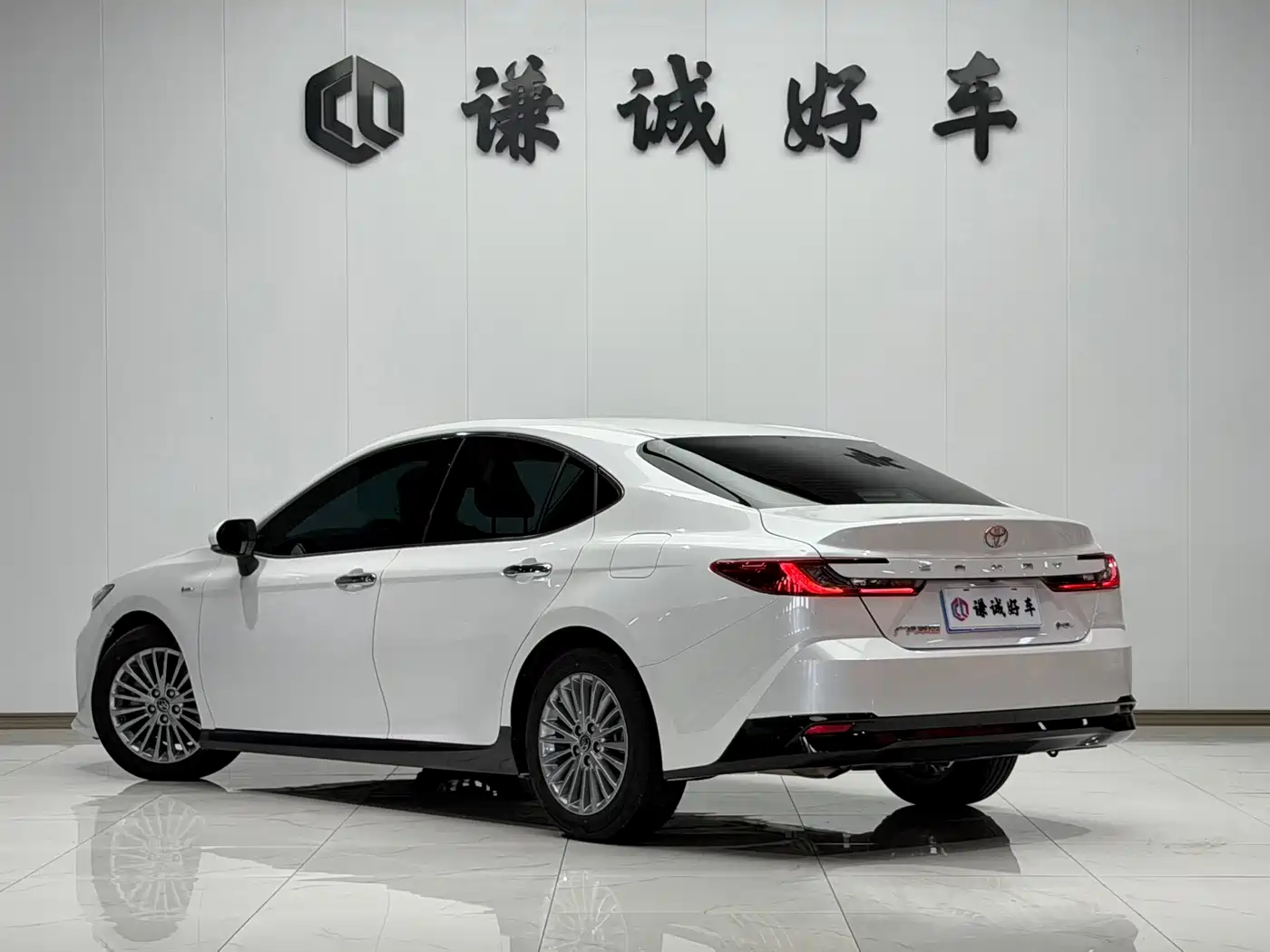 Toyota Camry 2025 2024 Hybrid 2.0HGVP Luxury Edition