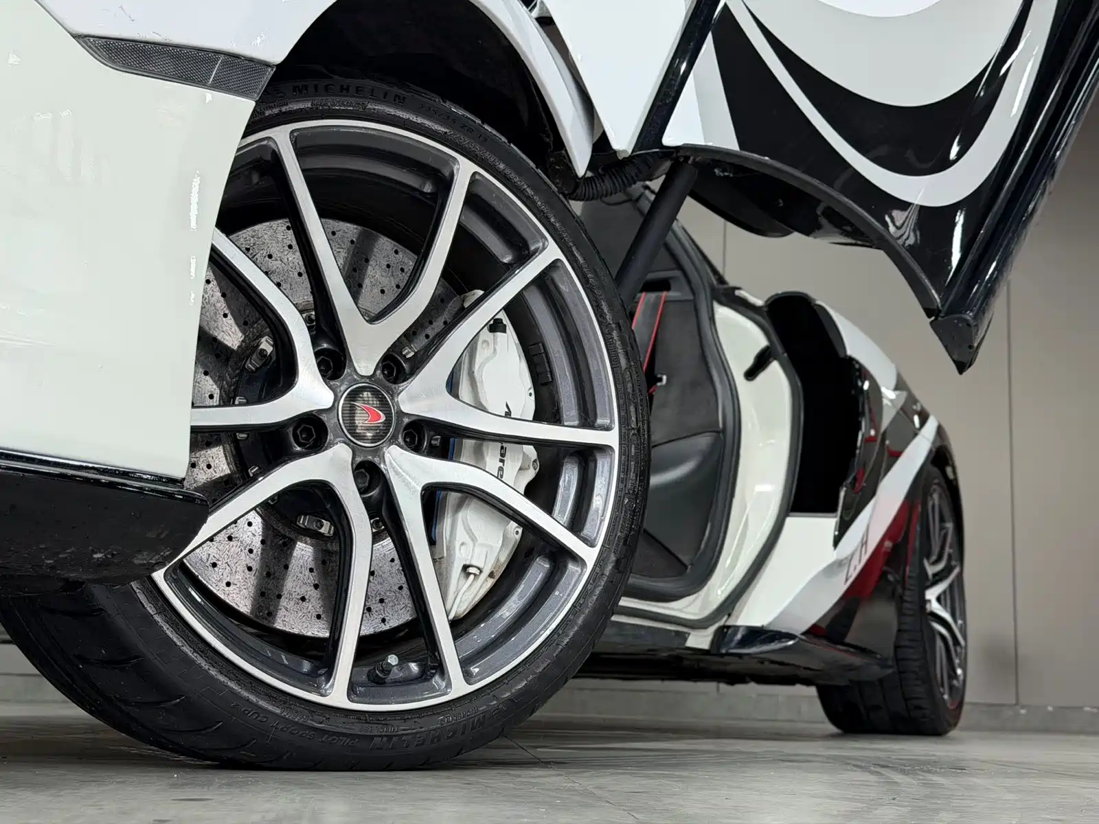 Photo 6 - McLaren 570