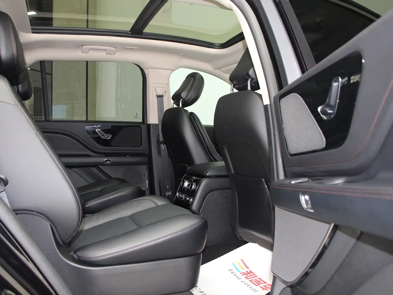 Фото 11 - Lincoln Aviator