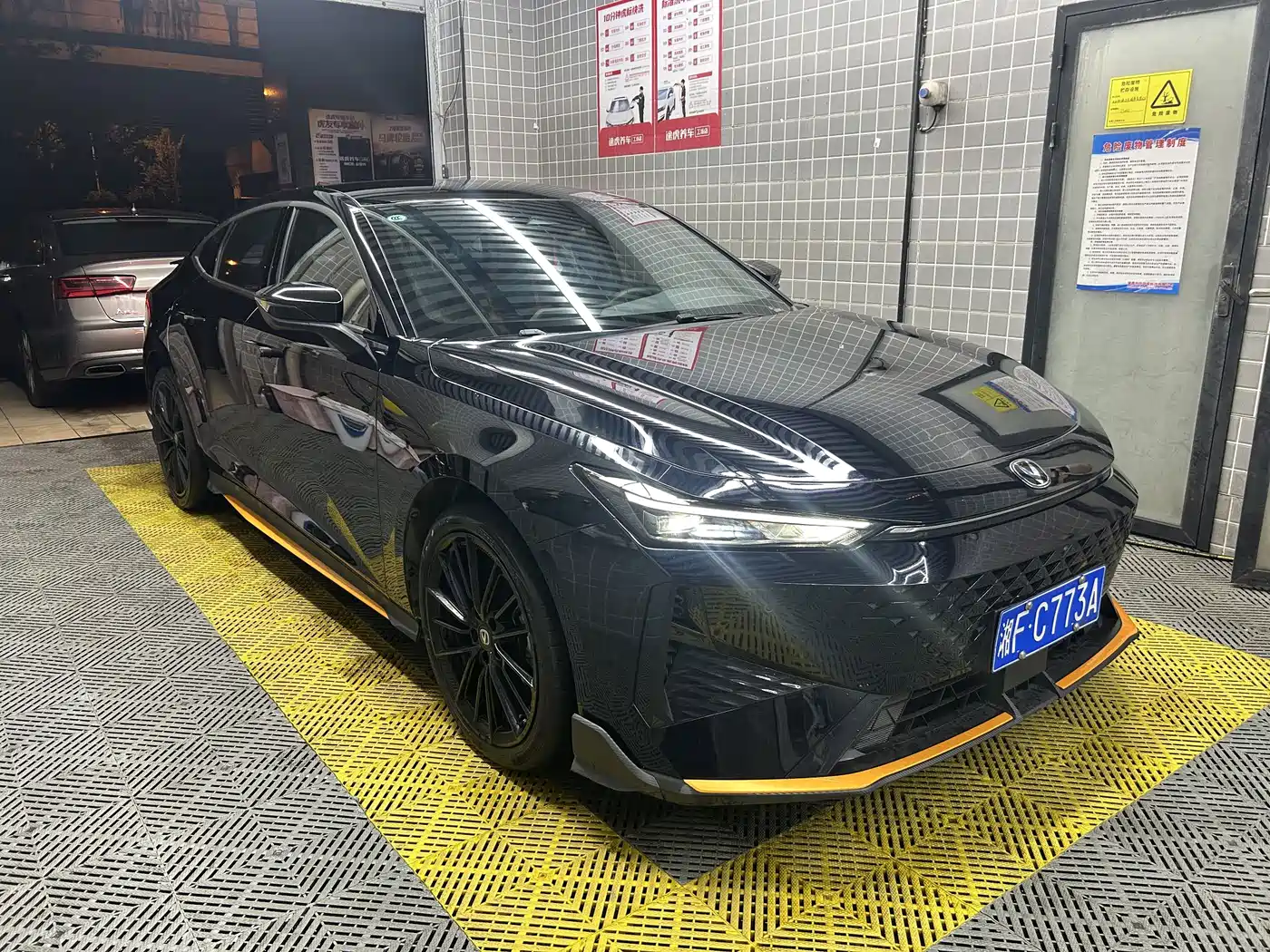 Changan UNI-V 2025 2025 1.5T 500Bar Premium Sport Model
