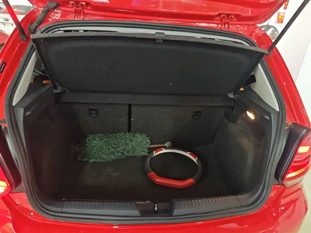 Volkswagen Polo 2016 1.6L Automatic Comfort фото 19