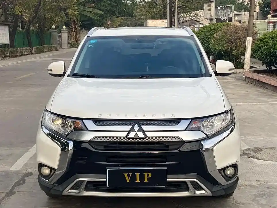 Фото 2 - Mitsubishi Outlander