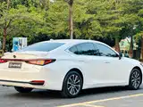 Photo 7 - Lexus ES