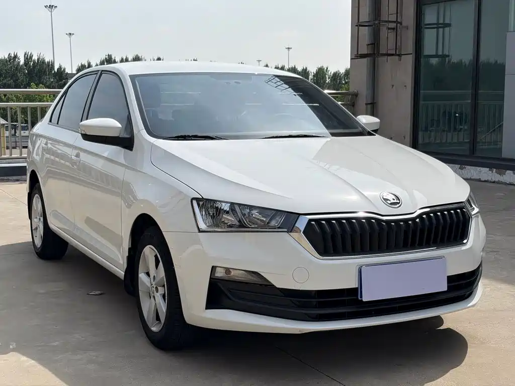 Photo 5 - Škoda Rapid