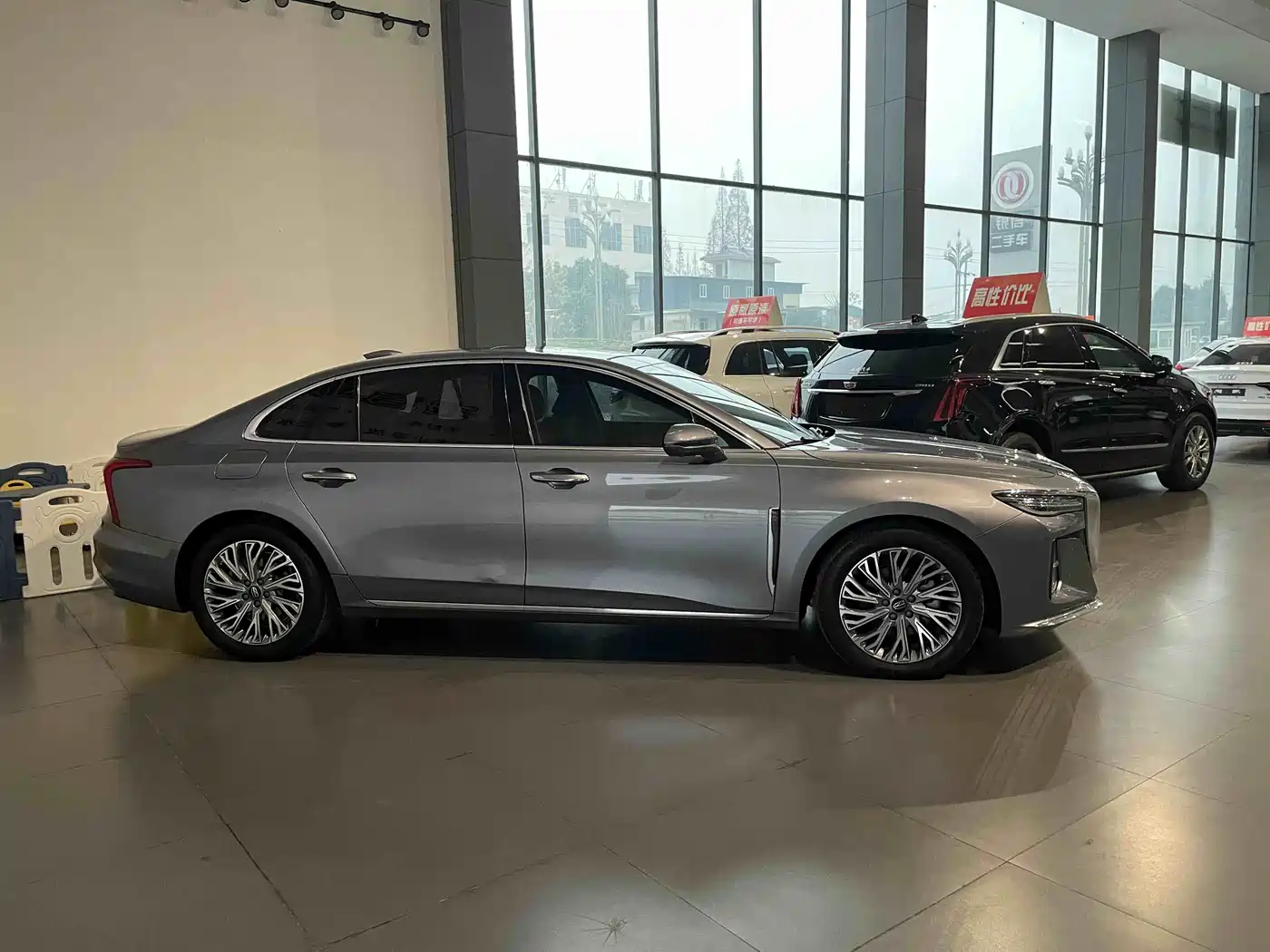 Hongqi H5 2023 2.0T Auto Smart Connect Flag Comfort фото 3
