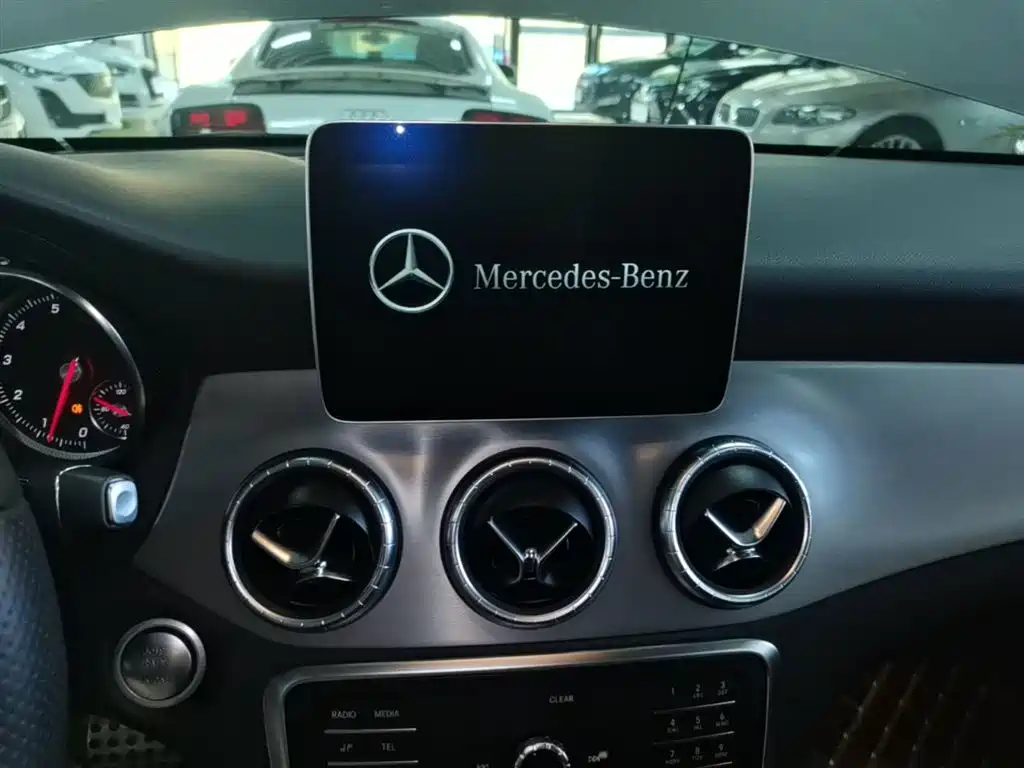 Mercedes-Benz CLA (Import) 2018 CLA 220 4MATIC фото 13