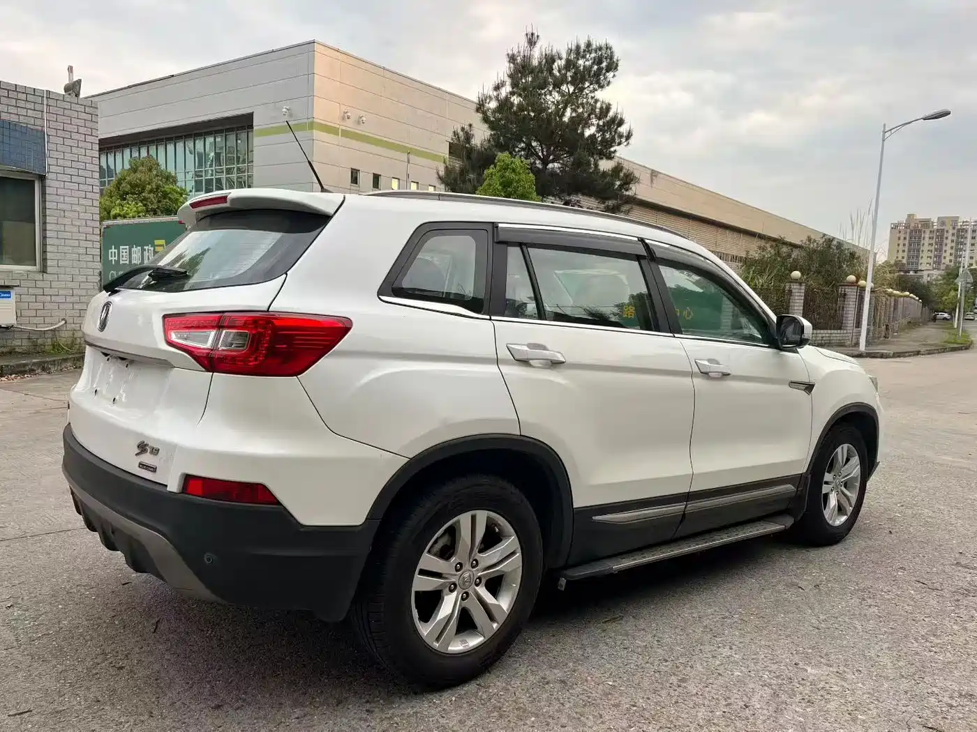 Photo 4 - Changan CS75