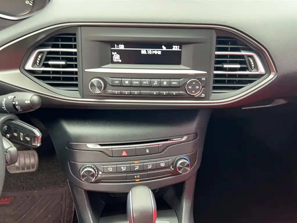 Peugeot 308S 2015 1.2T Auto Elegance Edition фото 6
