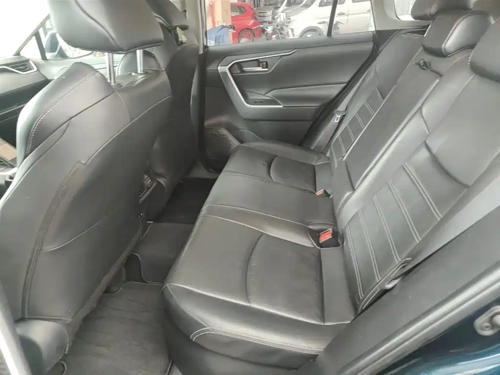 Toyota Wildlander 2020 Hybrid 2.5L E-CVT AWD Luxury Edition фото 17