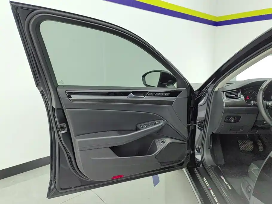 Photo 7 - Volkswagen Phideon