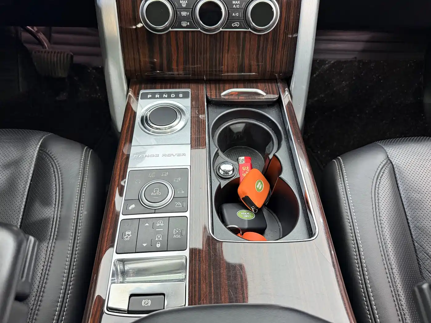 Photo 8 - Land Rover Range Rover