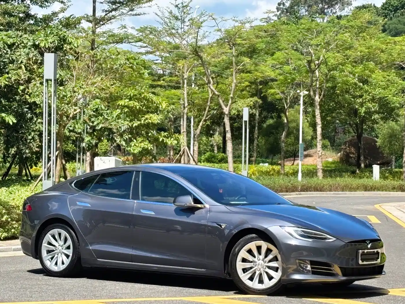 TESLA MODEL S