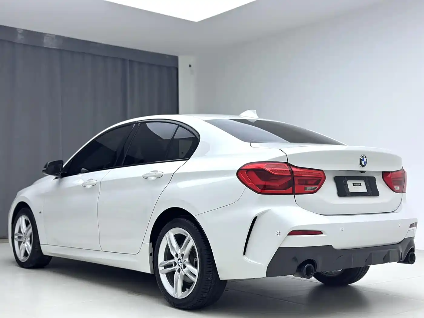BMW 1 Series 2021 Facelift 120i M Sport Shadow Edition фото 15