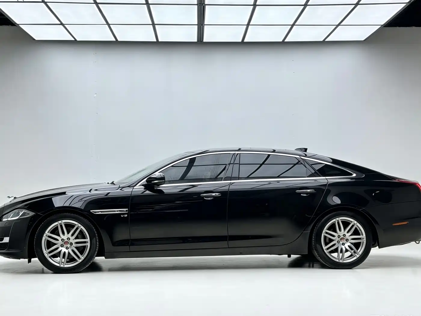 2019 Jaguar XJ