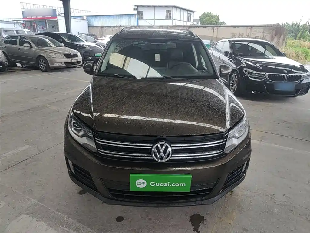 VOLKSWAGEN TIGUAN