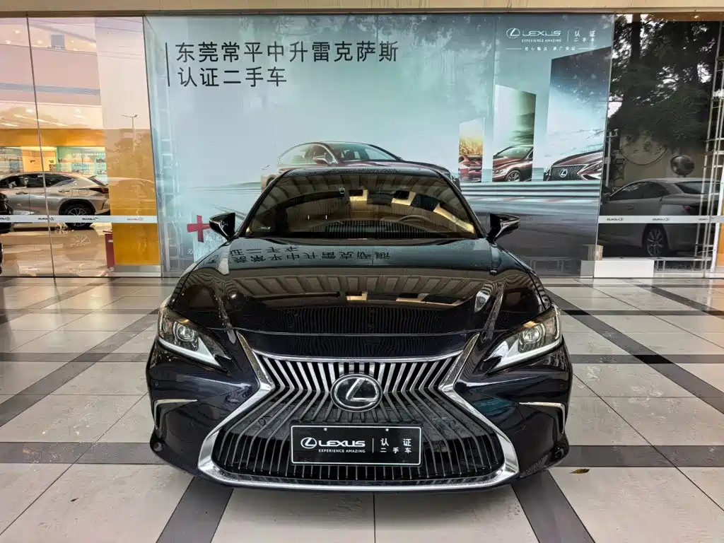 Фото 2 - Lexus ES