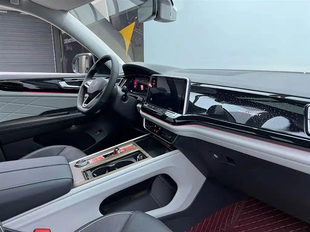 Volkswagen Teramont 2024 380TSI 4WD Dragon Glory Edition фото 22