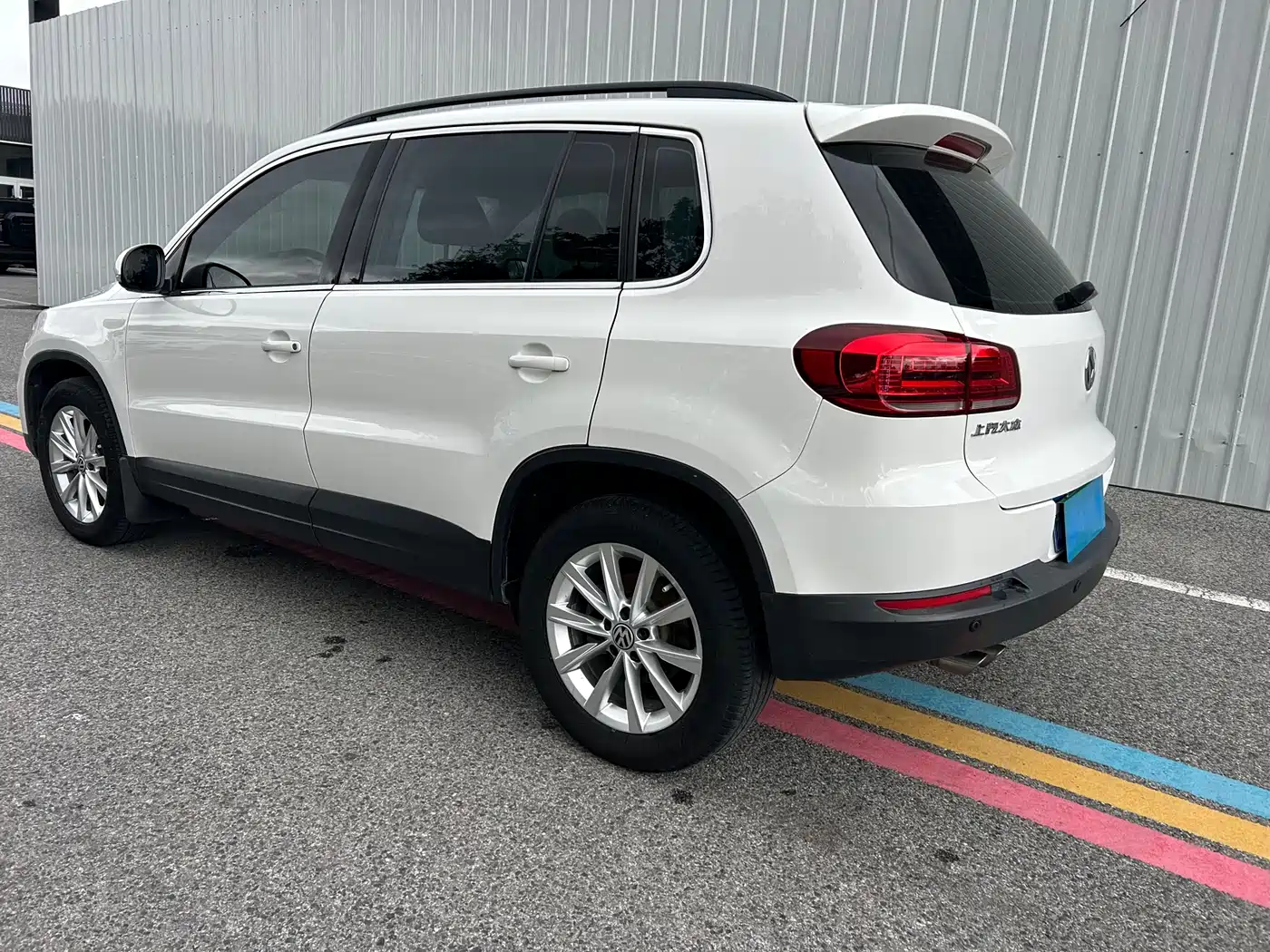 VOLKSWAGEN TIGUAN