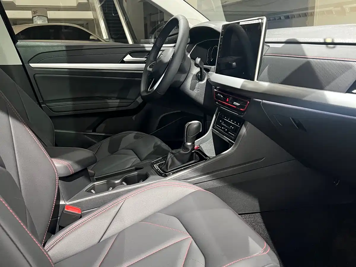 Volkswagen Lavida 2024 Model 300TSI DSG Starlight Leading Edition фото 7
