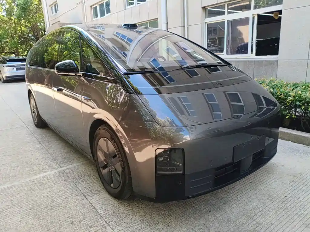 Фото 4 - Li Auto MEGA