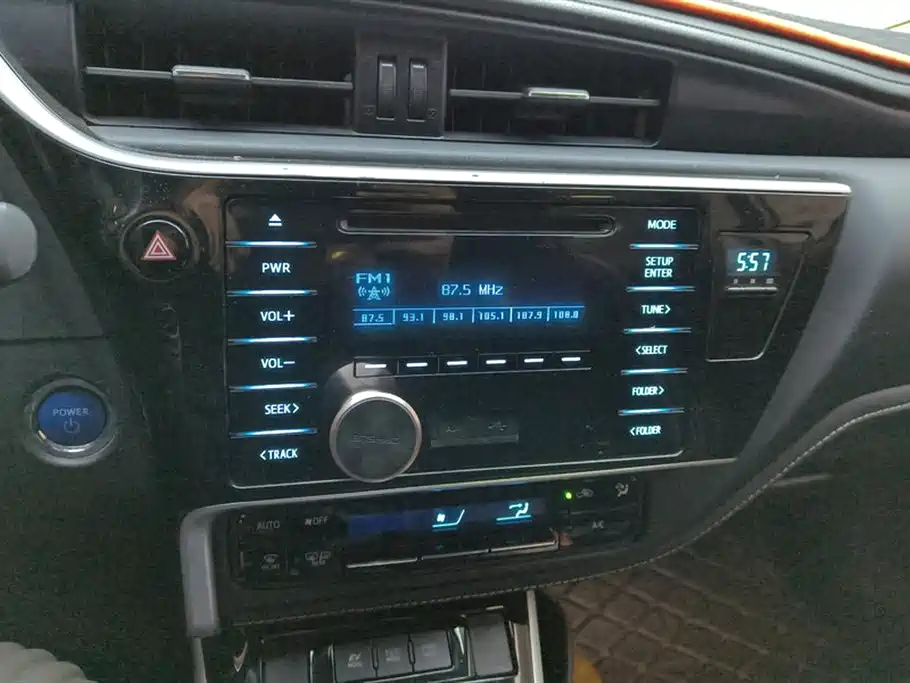 Toyota Corolla 2017 Facelift Hybrid 1.8L E-CVT Elite Edition фото 13