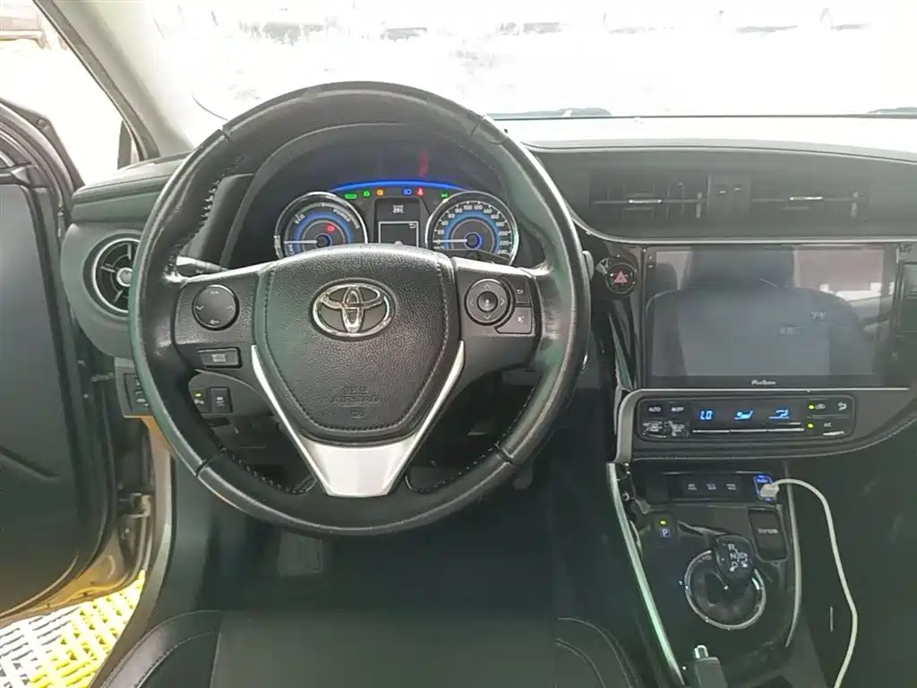 Toyota Corolla 2017 Facelift Hybrid 1.8L E-CVT Elite Edition фото 10