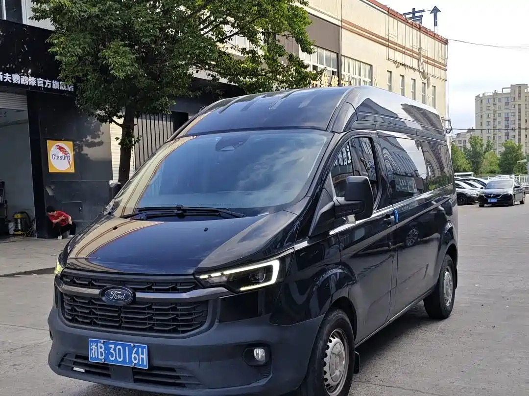 Ford Transit 2023 2023 Model 2.0T Diesel Automatic Multi-purpose Commercial Vehicle Medium Wheelbase Medium Roof 5/6 Seater
