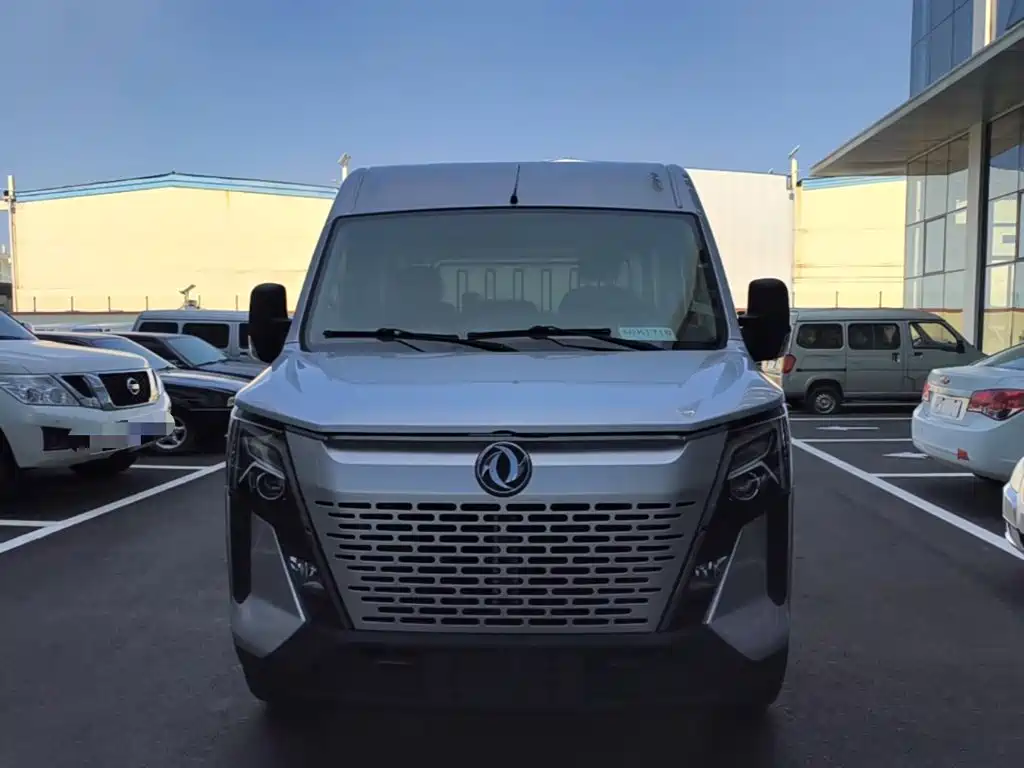 Dongfeng Yufeng Yufeng 2023 2023 V9+ 2.3T Manual FWD Van Short Wheelbase Medium Roof 3 Seater