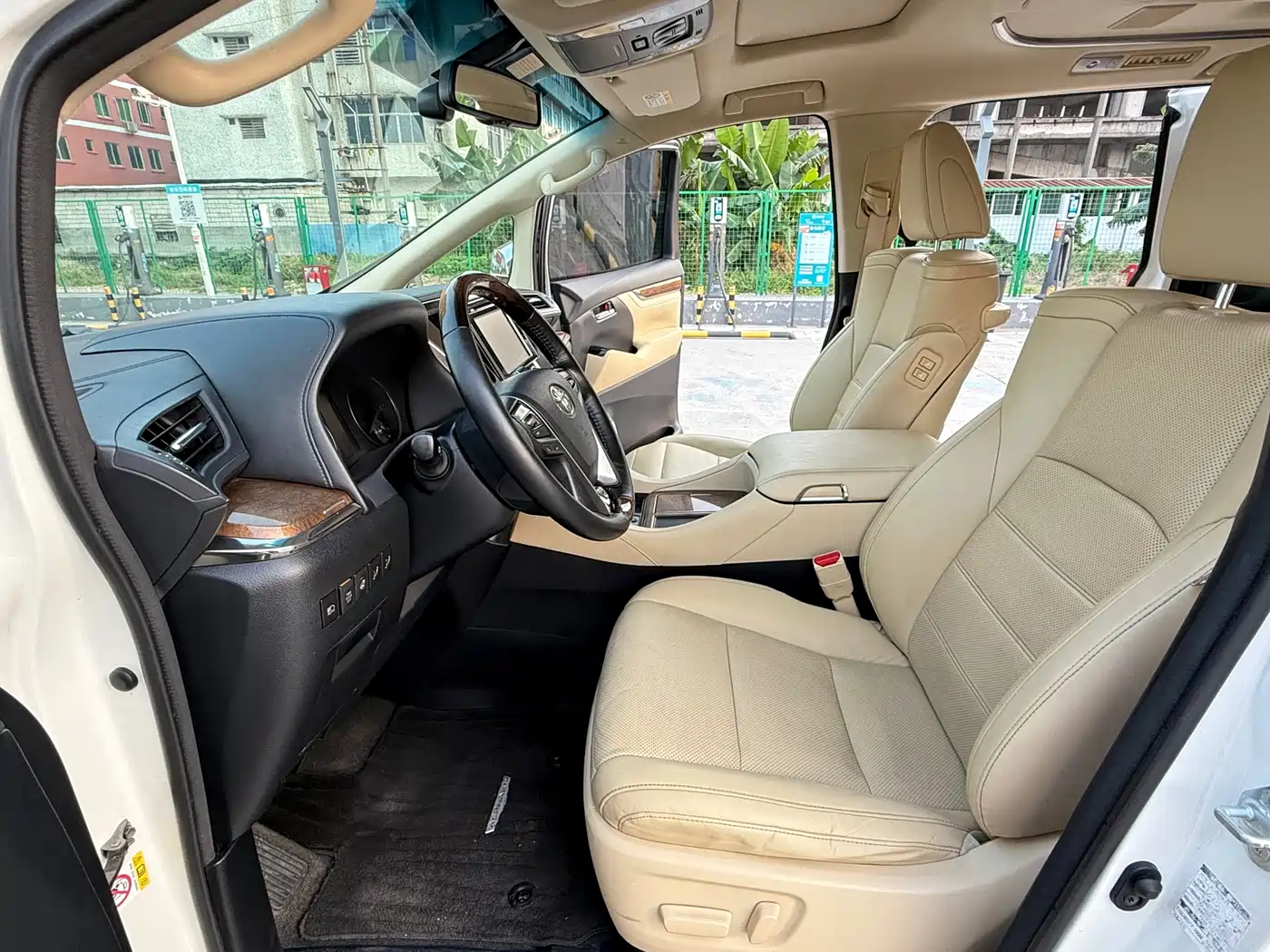 Toyota Alphard 2018 3.5L Luxury фото 4