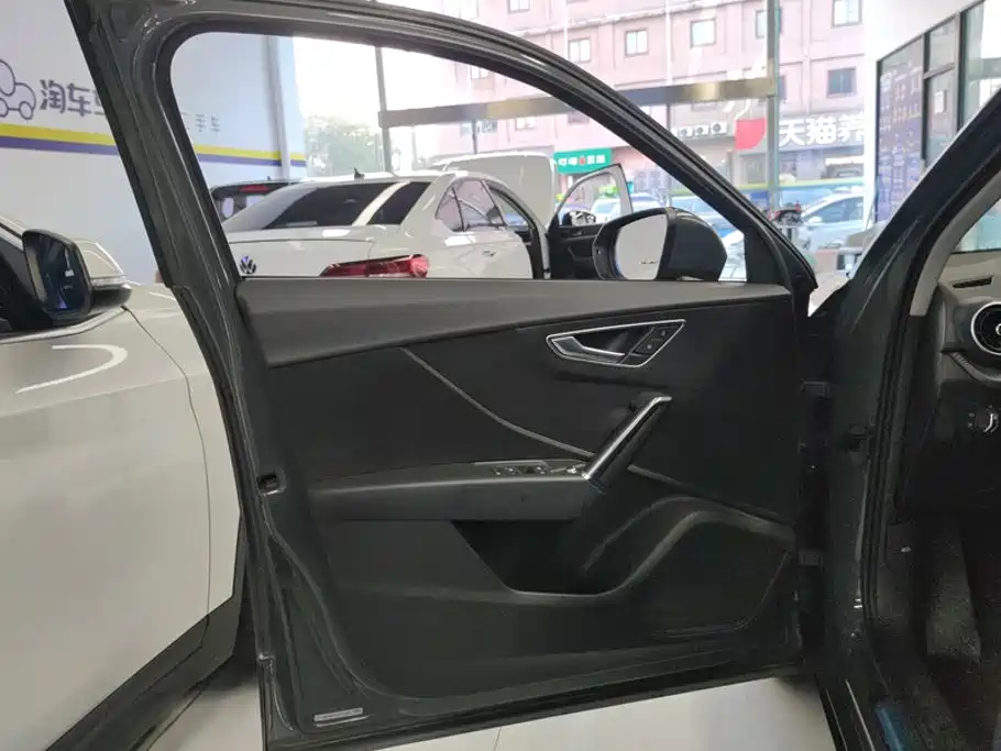 Фото 7 - Audi Q2L