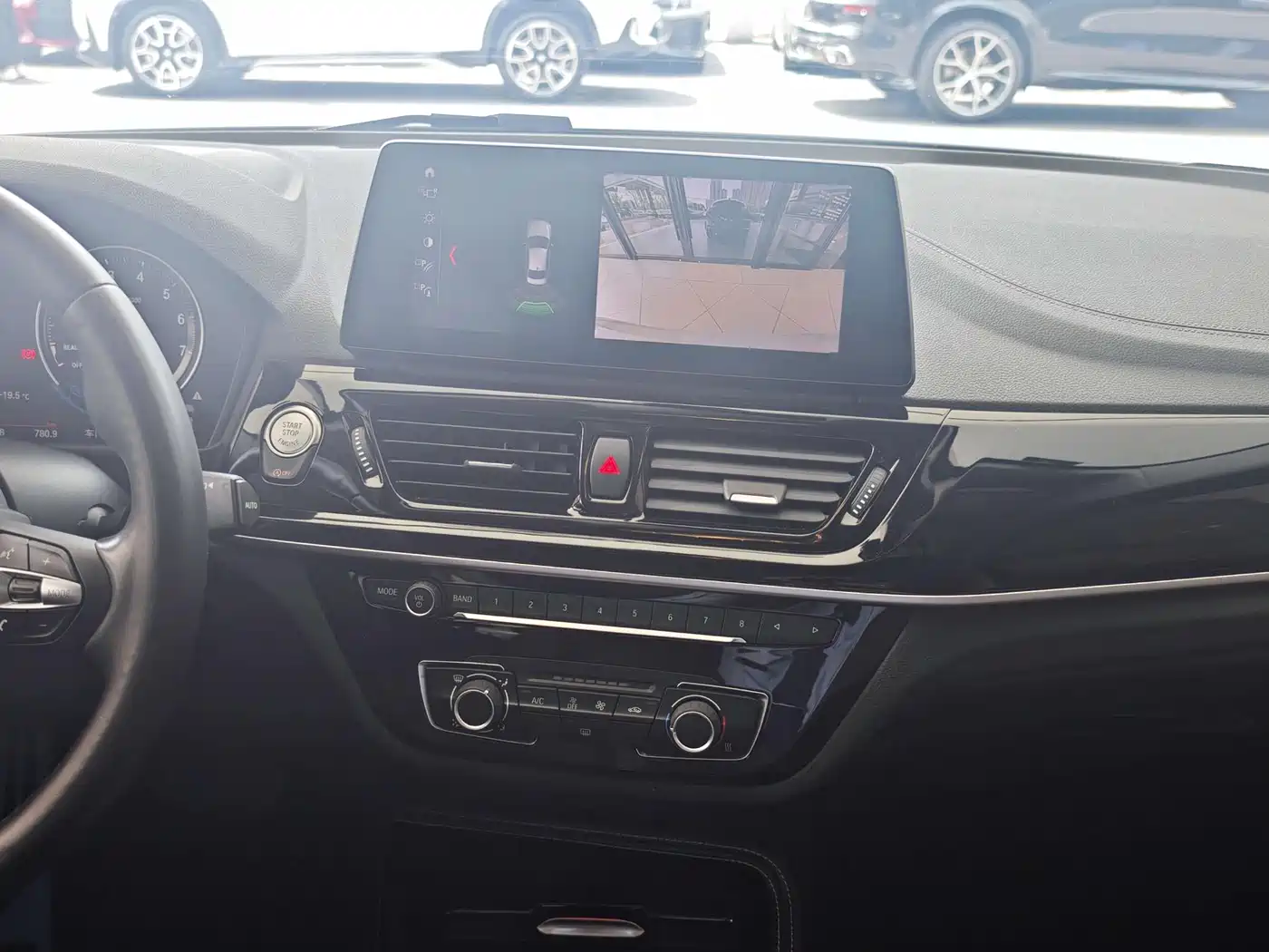 BMW 1 Series 2023 125i M Sport Shadow Edition фото 13
