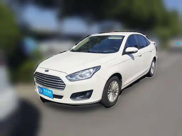 Ford Escort 2015 1.5L Automatic Comfort — фото 1