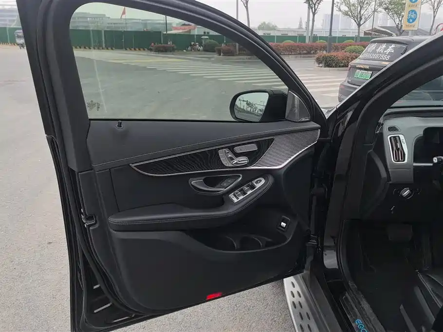 MERCEDES-BENZ EQC