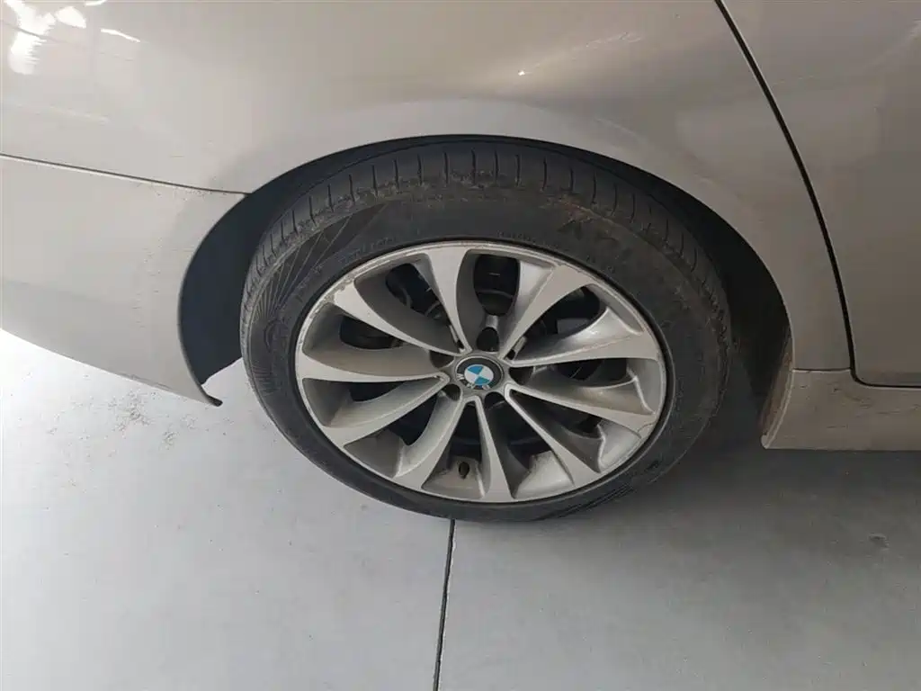 Photo 16 - BMW 5 Series