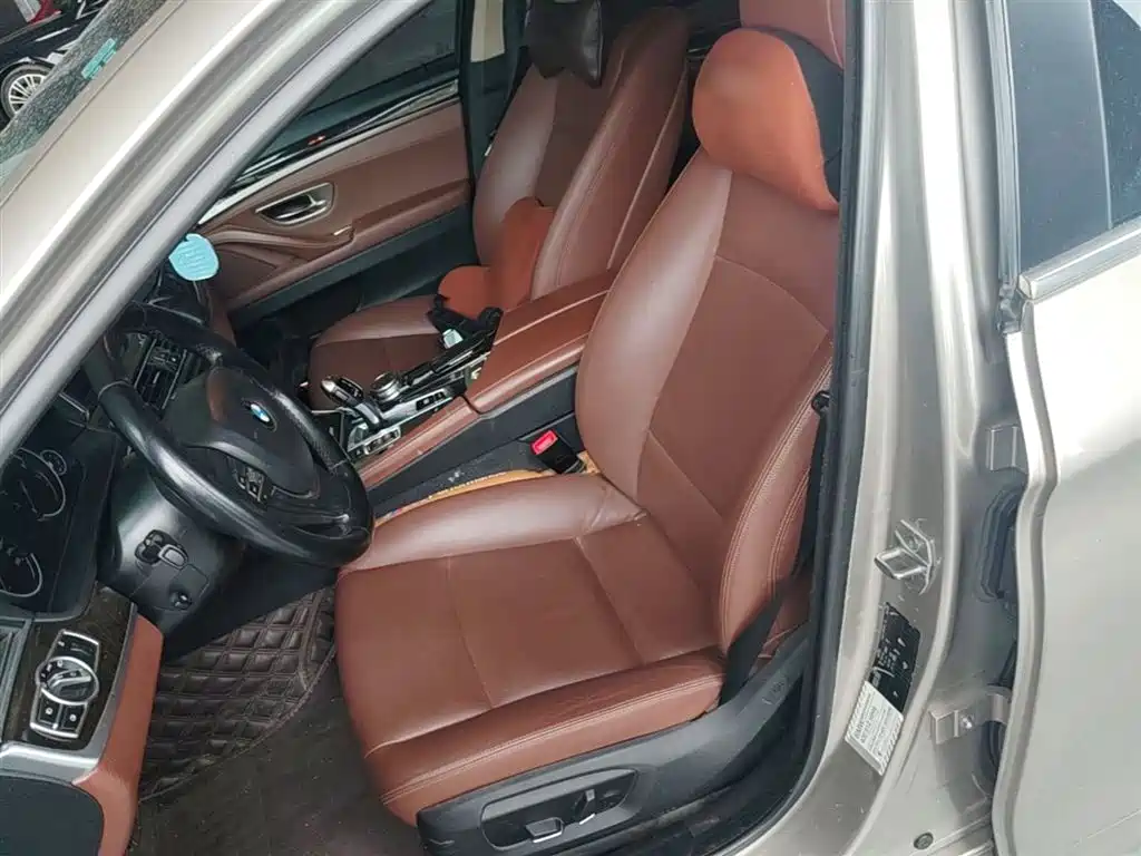 Photo 14 - BMW 5 Series