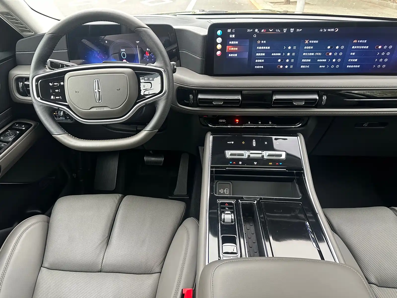 Photo 14 - Lincoln Aviator