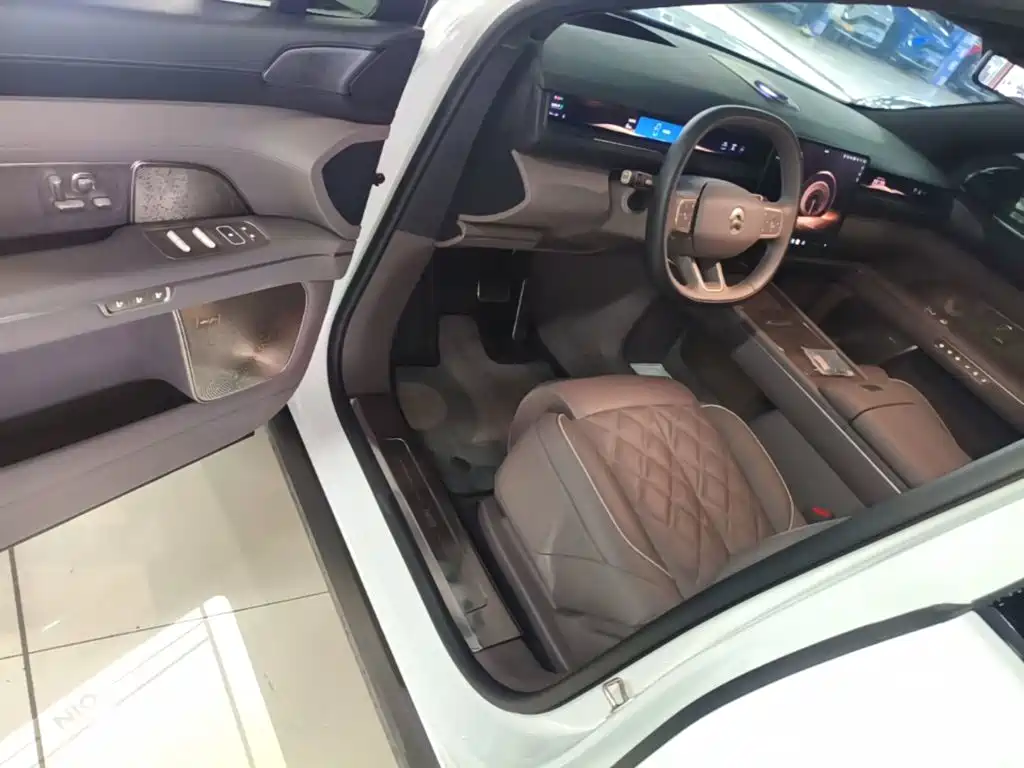 NIO ES8 2026 2025 Model 6-Seat Executive Luxury Edition