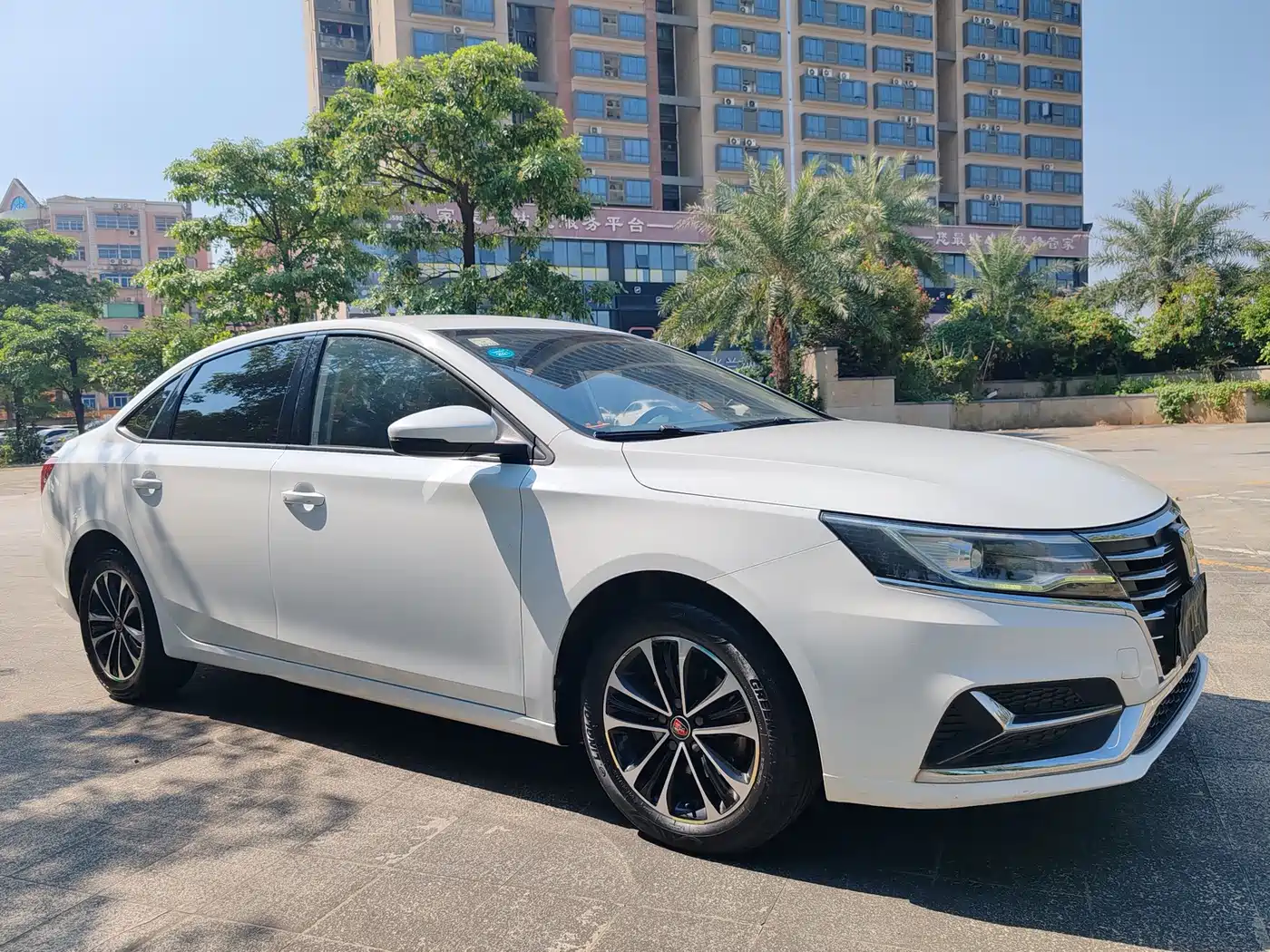 Roewe i6 2019 2019 PLUS 1.6L CVT 4G Connected Luxury Great Edition
