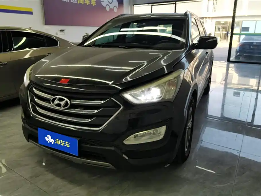Hyundai Santa Fe 2013 Model 2.4L Automatic 4WD Comfort
