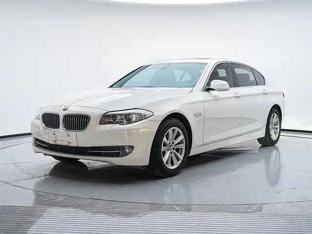 BMW 5 Series 2013 525Li Leadership — фото 1