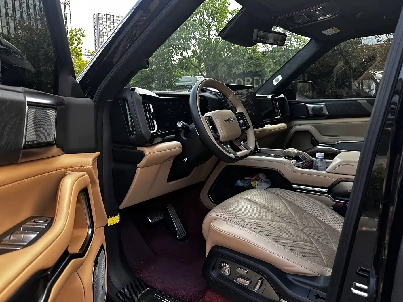 Fang Cheng Bao Leopard 8 2024 2025 Zhiyong Flagship 6-Seater