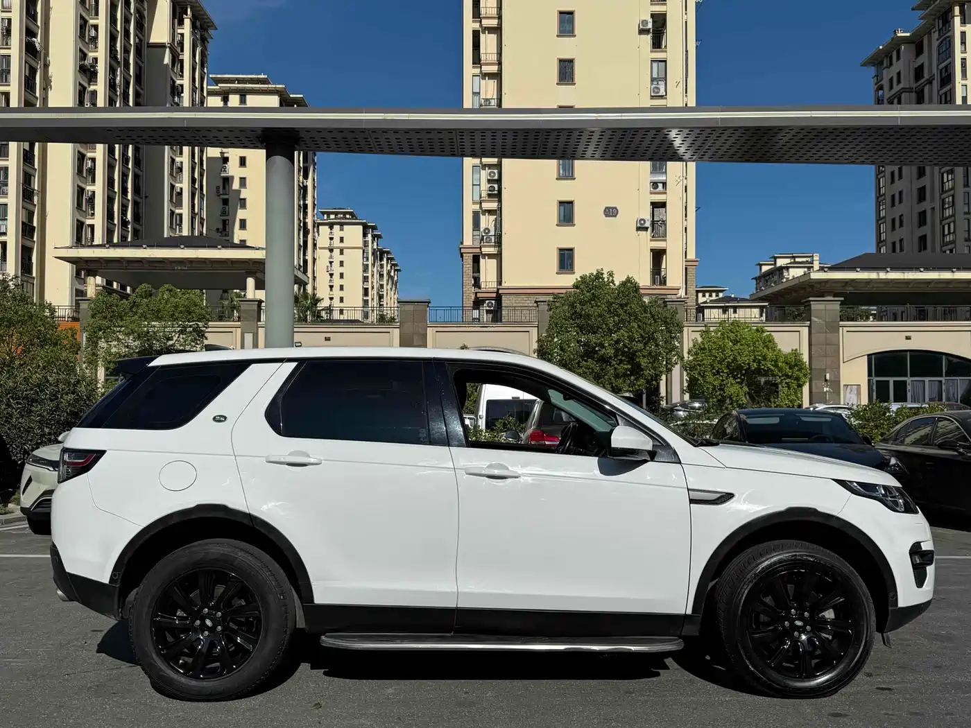 Land Rover Discovery Sport 2018 240PS SE Edition фото 13