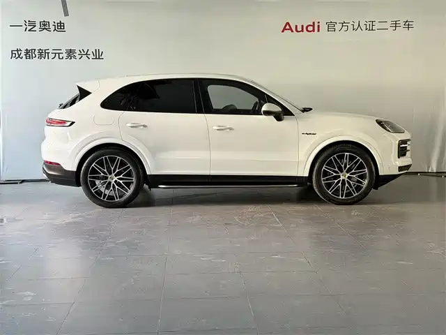 Porsche Cayenne New Energy 2024 Cayenne E-Hybrid 2.0T — фото 3