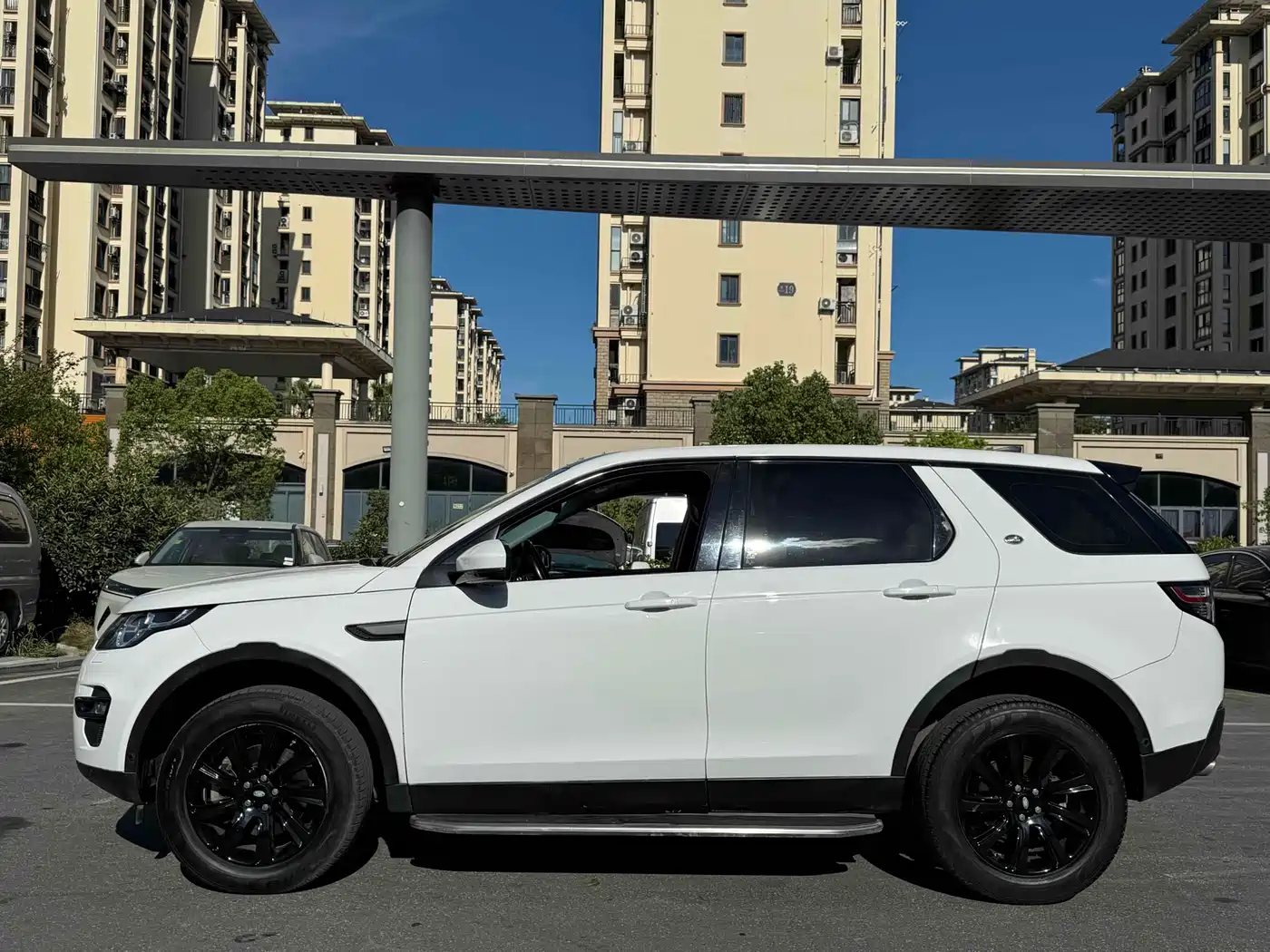 Land Rover Discovery Sport 2018 240PS SE Edition фото 14