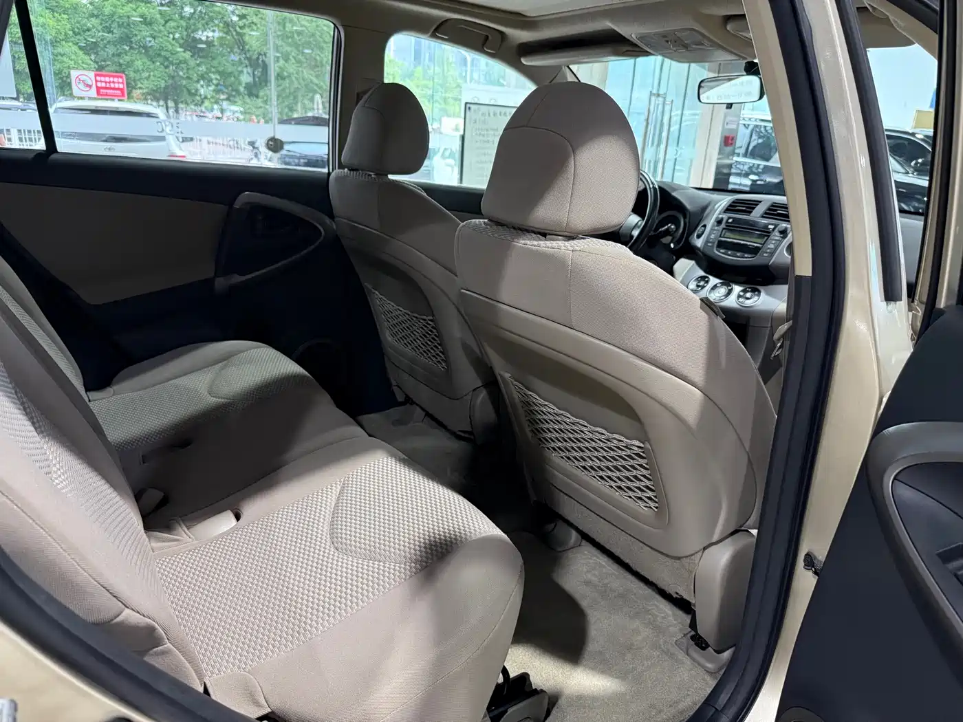 Toyota RAV4 (Import) 2006 2.4 Luxury фото 12