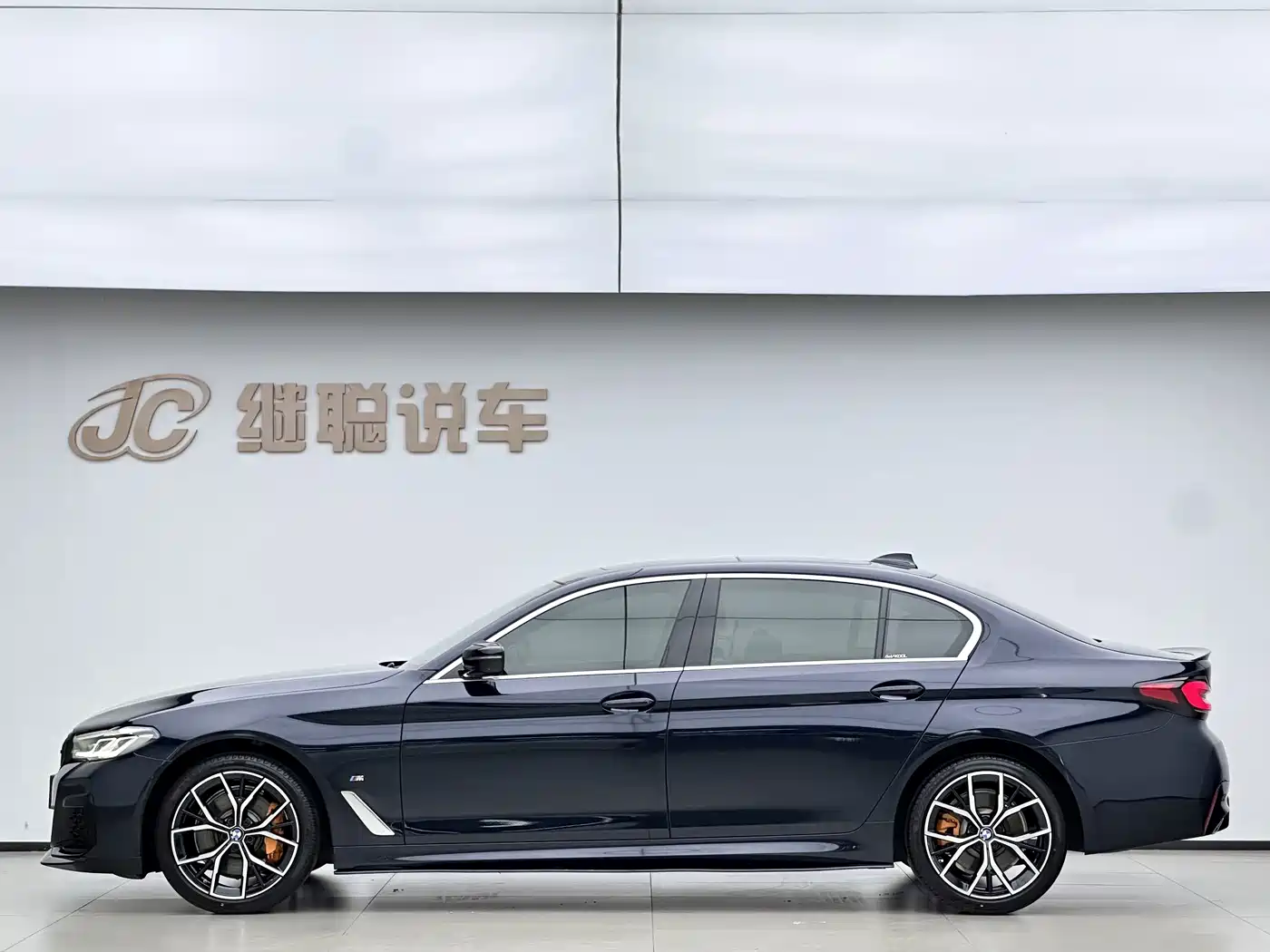 Фото 3 - BMW 5 Series