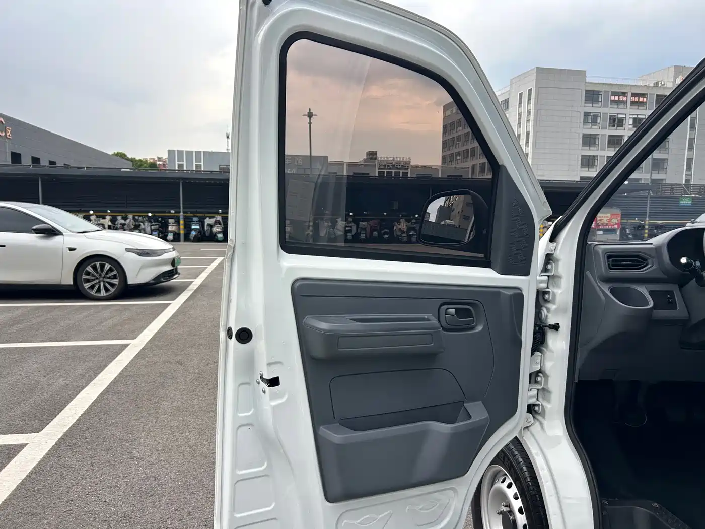 Cowin Kaiyi River Dolphin E7 2025 2025 Startup Edition 50.38kWh 6-seater